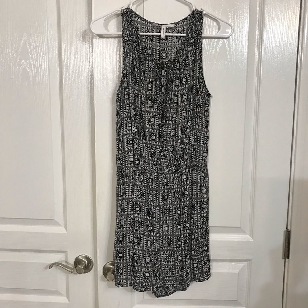 💚 B4 BCBGENERATION black & white 100%rayon short romper